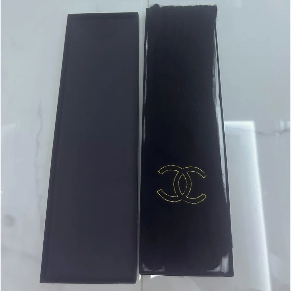 Authentic Chanel cashmere gloves !! One size! NWT - Picture 4 of 9